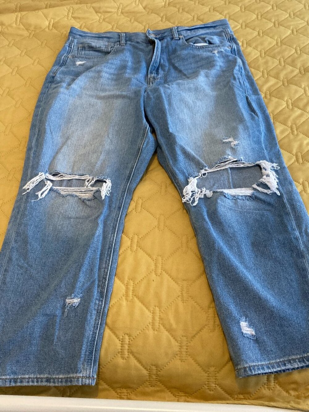 American Eagle Destroyed Cropped Mom Jeans Size 12